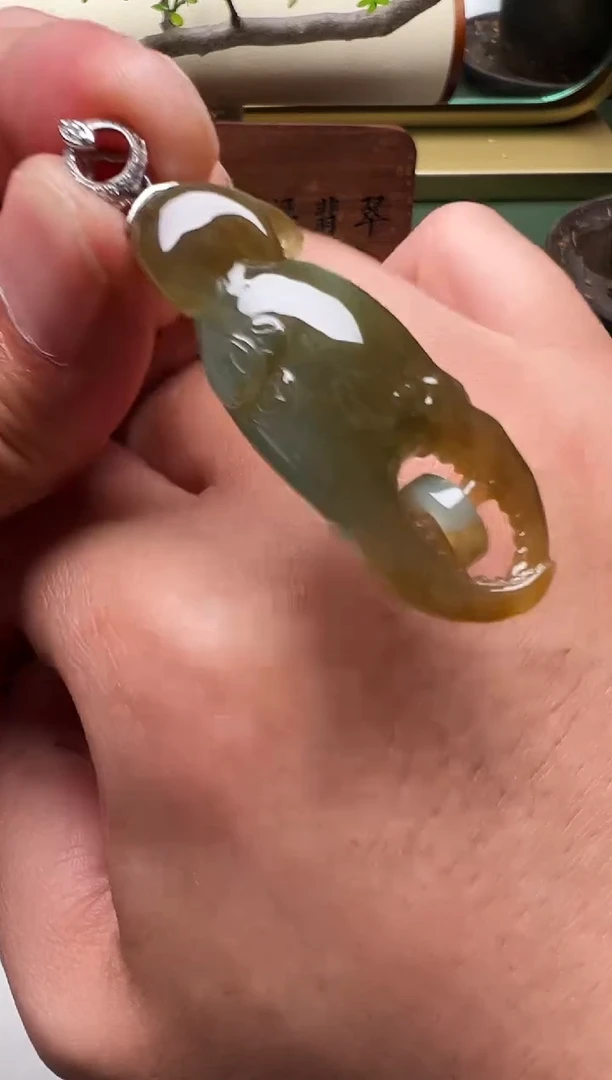 【闪购商品】翡翠颈饰18K金镶嵌翡翠颈饰