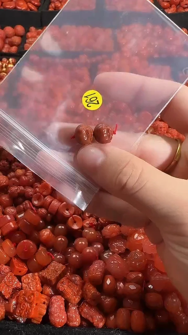 颈饰未镶嵌南红玛瑙1