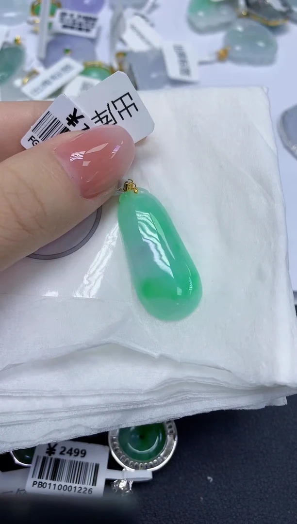 颈饰18K金镶嵌翡翠天然缅甸翡翠A货多样性发一件