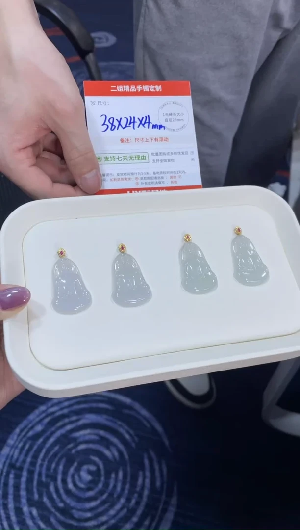 颈饰18K金镶嵌翡翠素衣观音多样性发其一CP配链