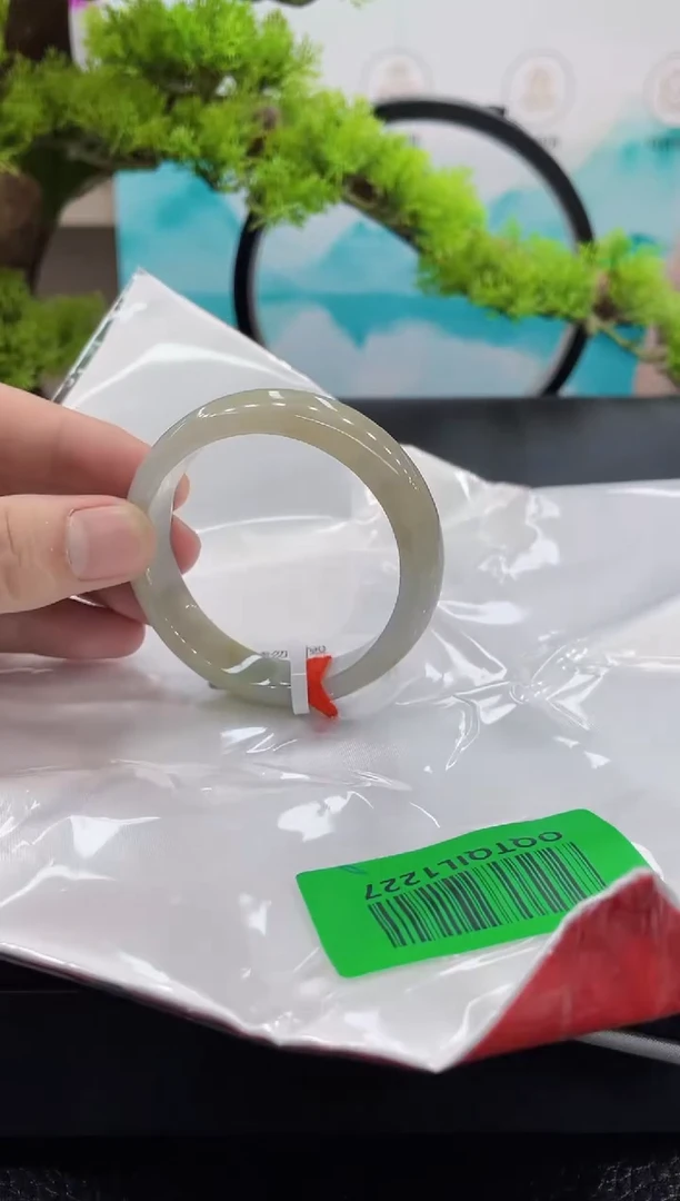 【闪购商品】翡翠手镯（贵妃镯）未镶嵌手镯