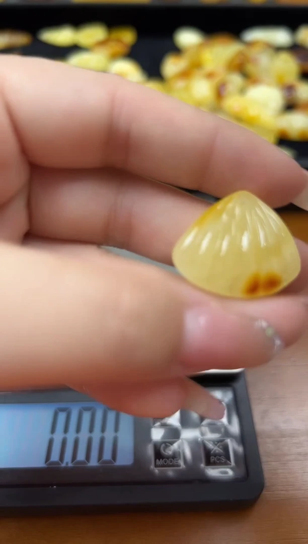未镶嵌蜜蜡裸石琥珀蜜蜡吊坠