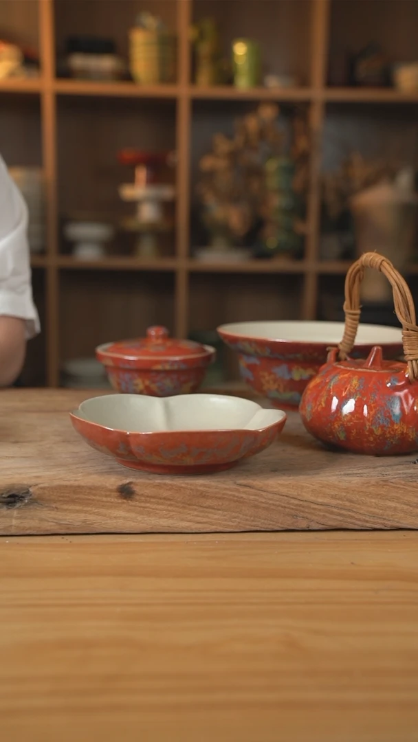 红色点彩系列的6英寸花口盘【壶