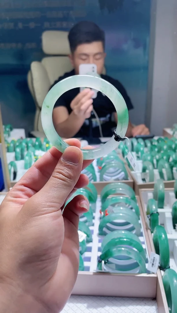 石英质玉（非洲翠）手镯未镶嵌非洲翠手镯多样性发货