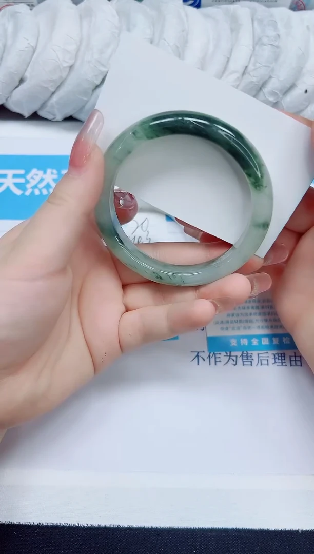 石英质玉手镯未镶嵌21/56.3