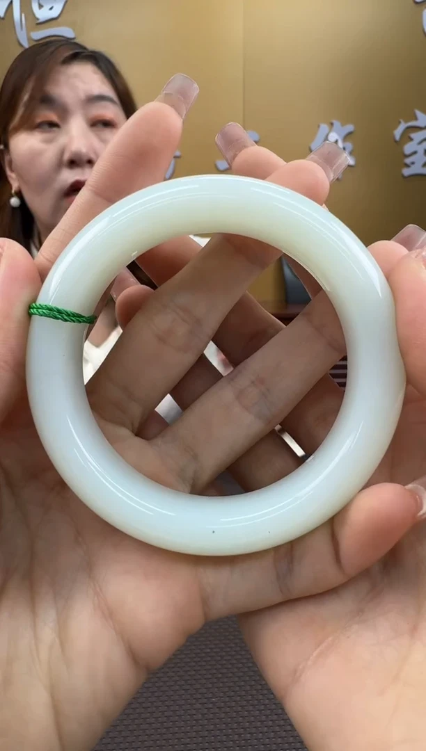 【闪购商品】和田玉手镯未镶嵌57