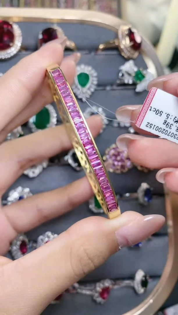 手镯蓝宝石18K金镶嵌`