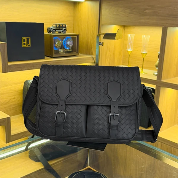 BV头层胎牛皮纯手工编织单肩斜挎包邮差包大号男士时尚风通勤休闲