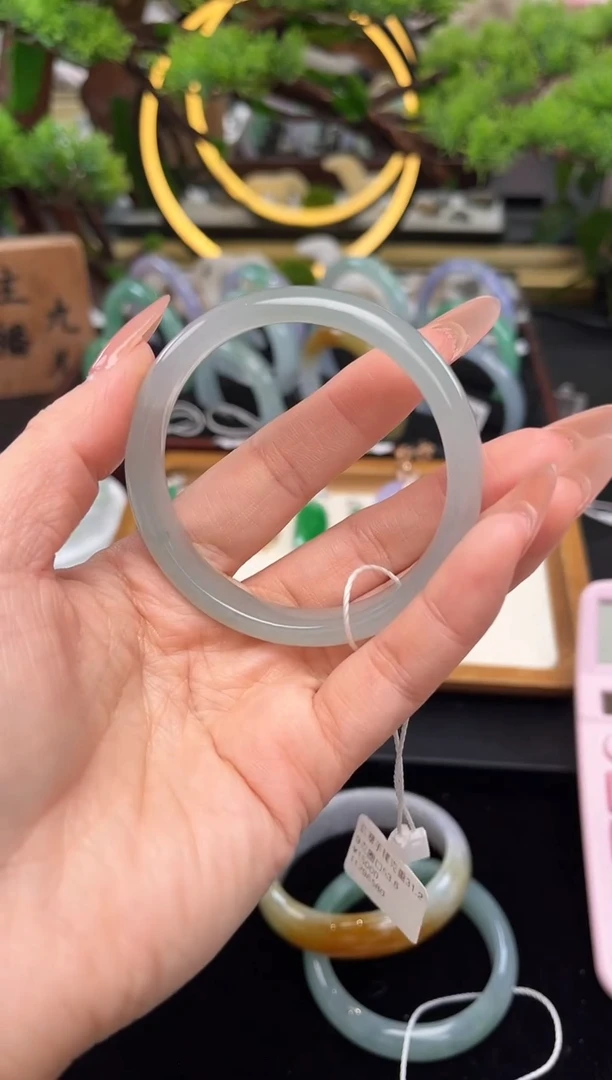 未镶嵌手镯翡翠手镯
