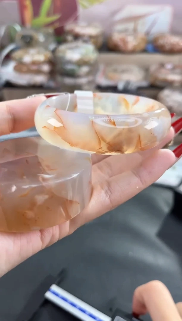 未镶嵌手镯石英质玉56