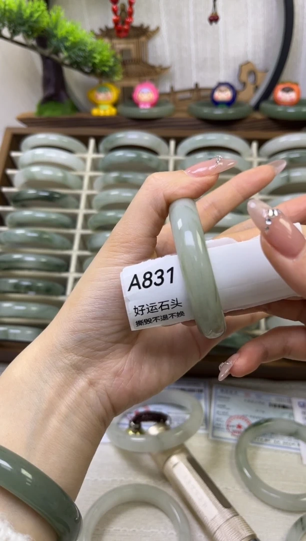 未镶嵌手镯石英质玉微瑕a831