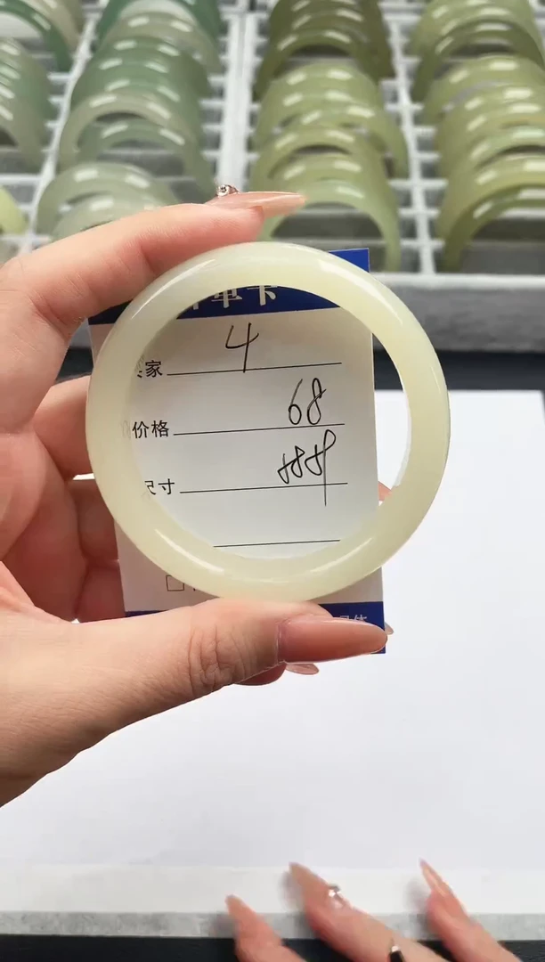 未镶嵌手镯石英质玉蜂蜜水