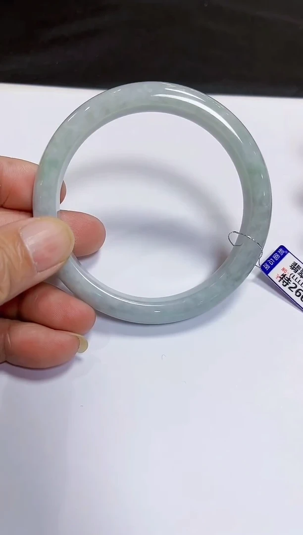 颈饰未镶嵌翡翠手镯63.3