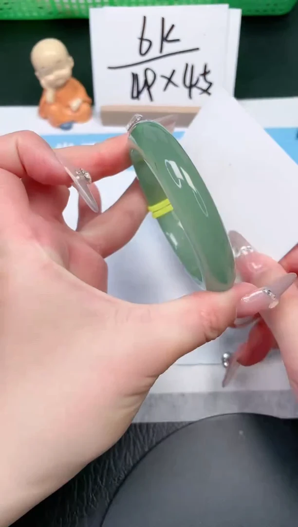 【闪购商品】石英质玉手镯未镶嵌62-56