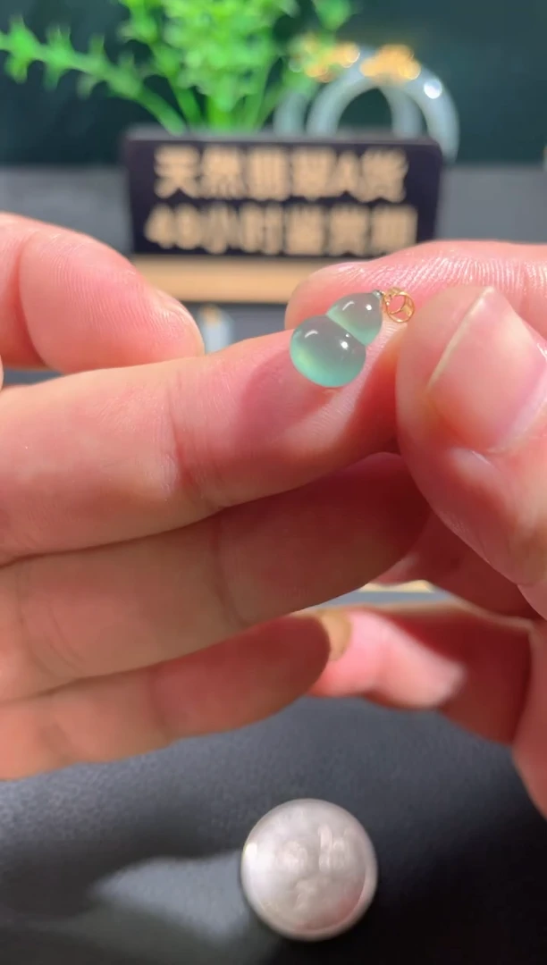 翡翠18K金镶嵌颈饰翡翠