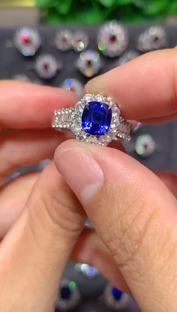 戒指蓝宝石18K金镶嵌2.1ct 无烧