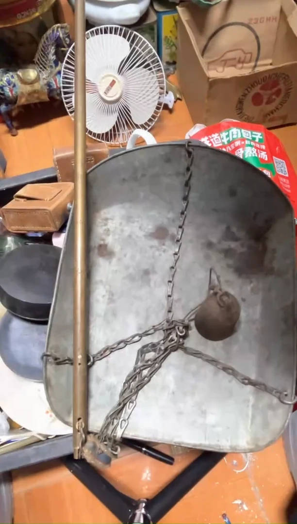 手工艺品琉璃黄**⻌摆件