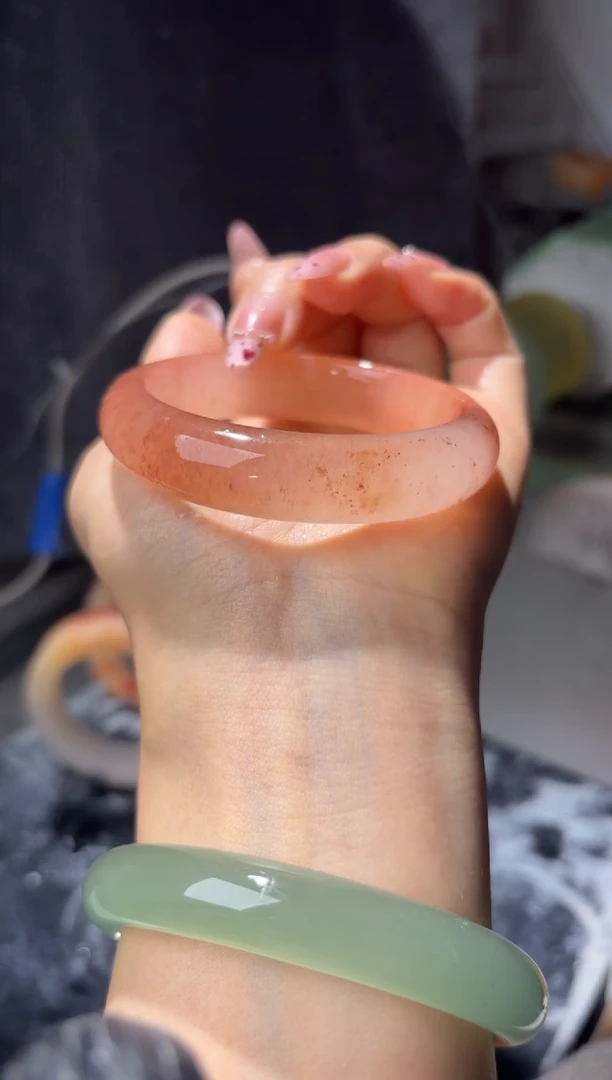 未镶嵌手镯石英质玉（金丝玉）一**?.。。