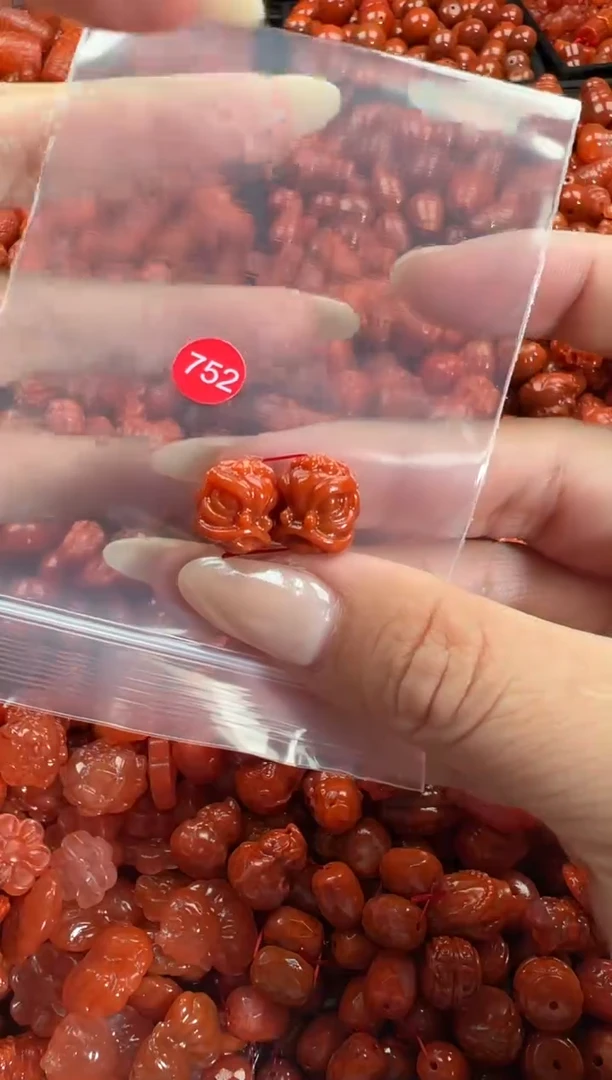 颈饰未镶嵌南红玛瑙1