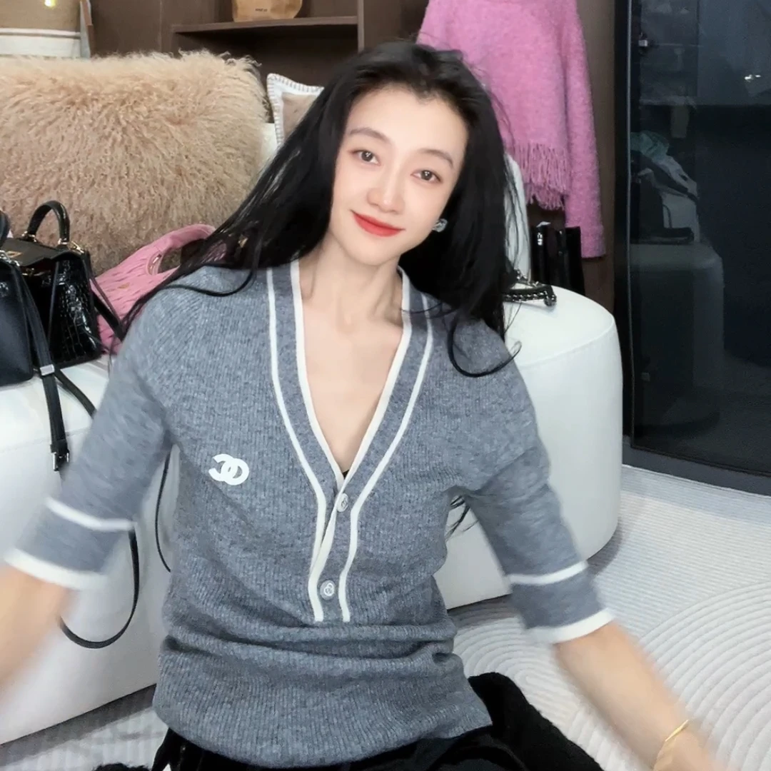 早春新款V领羊毛衫套头毛衣  气质修身显瘦撞色毛衣