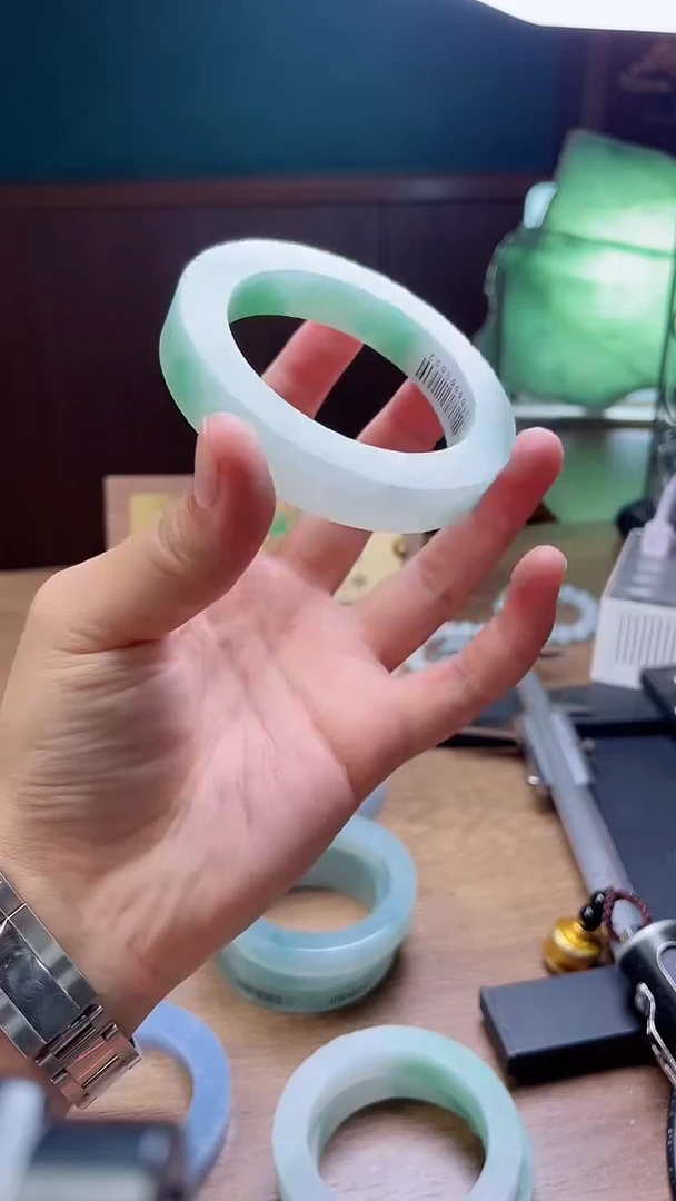 定制翡翠手镯未镶嵌大*定制