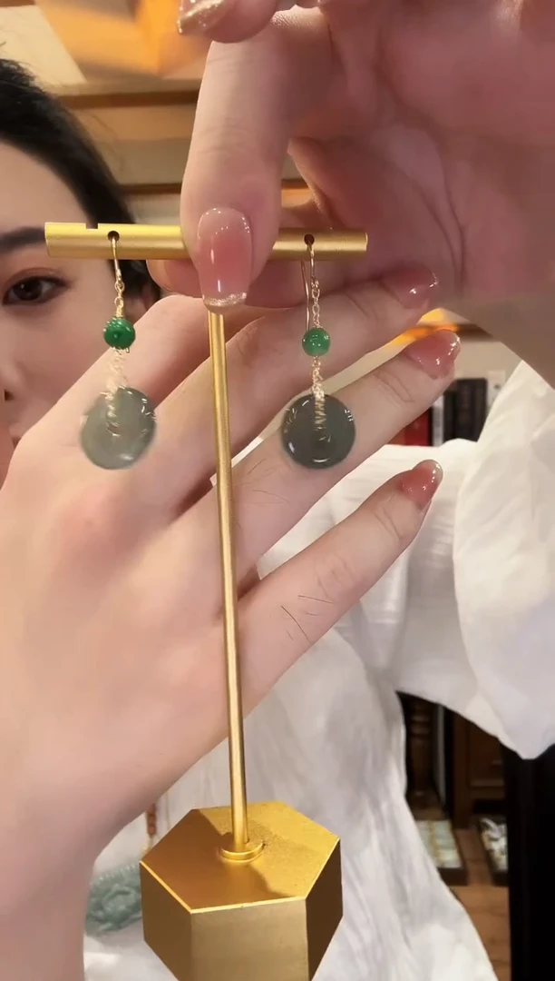 未镶嵌翡翠耳饰多样性发其一