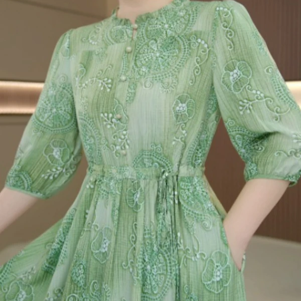 春航高端新品如意纹中年妈妈连衣裙女2025新款高端碎花减龄裙子