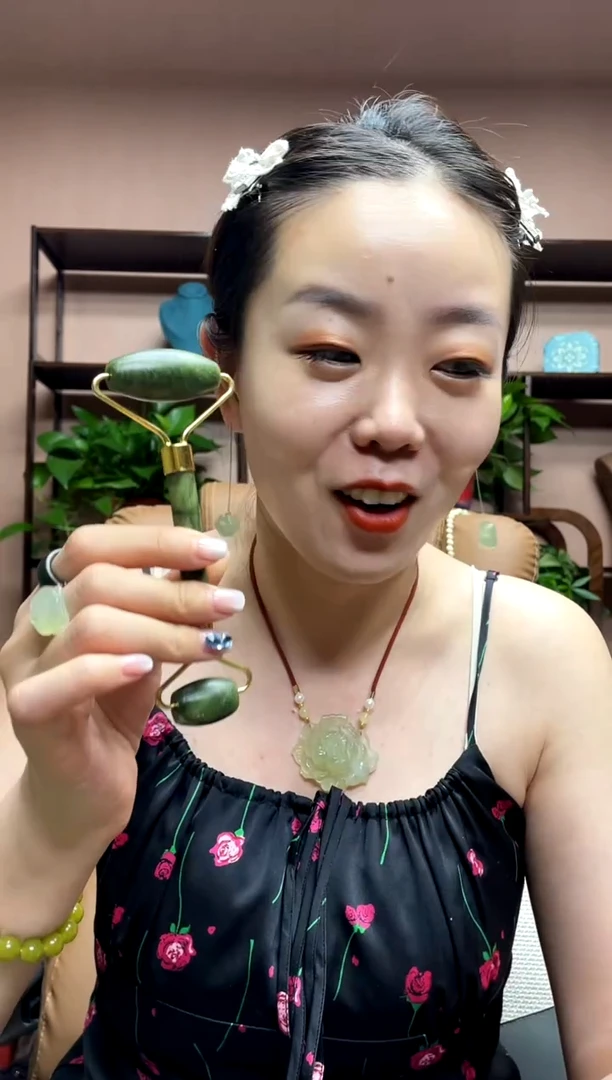 岫玉未镶嵌吊坠多样性发货发其中之一