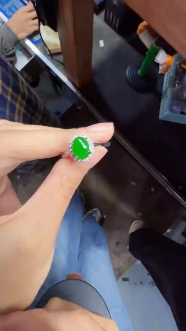 未镶嵌定制翡翠翡翠A货有轻微色差属于正常现象，戒指多样性发货1