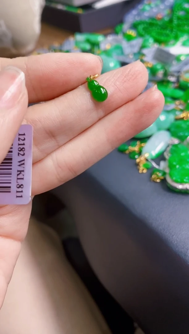 定制翡翠18K金镶嵌吊坠
