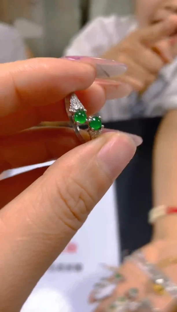 翡翠戒指未镶嵌多样性发一