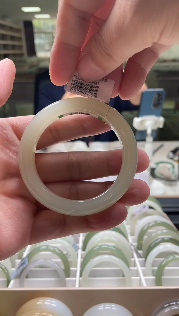 未镶嵌手镯和田玉56-57圈口 4098