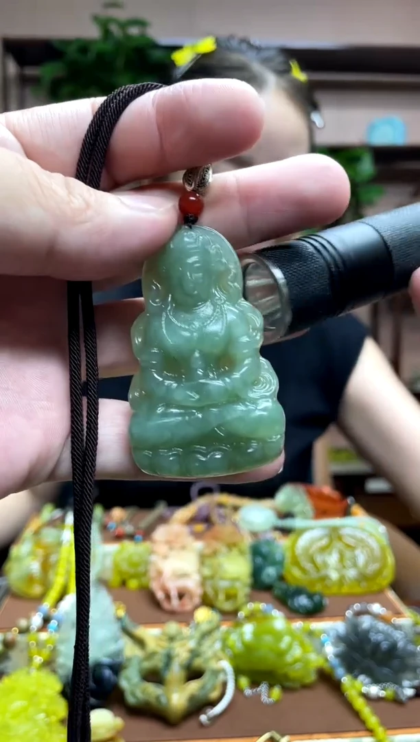 未镶嵌岫玉吊坠多样性发货发其中之一