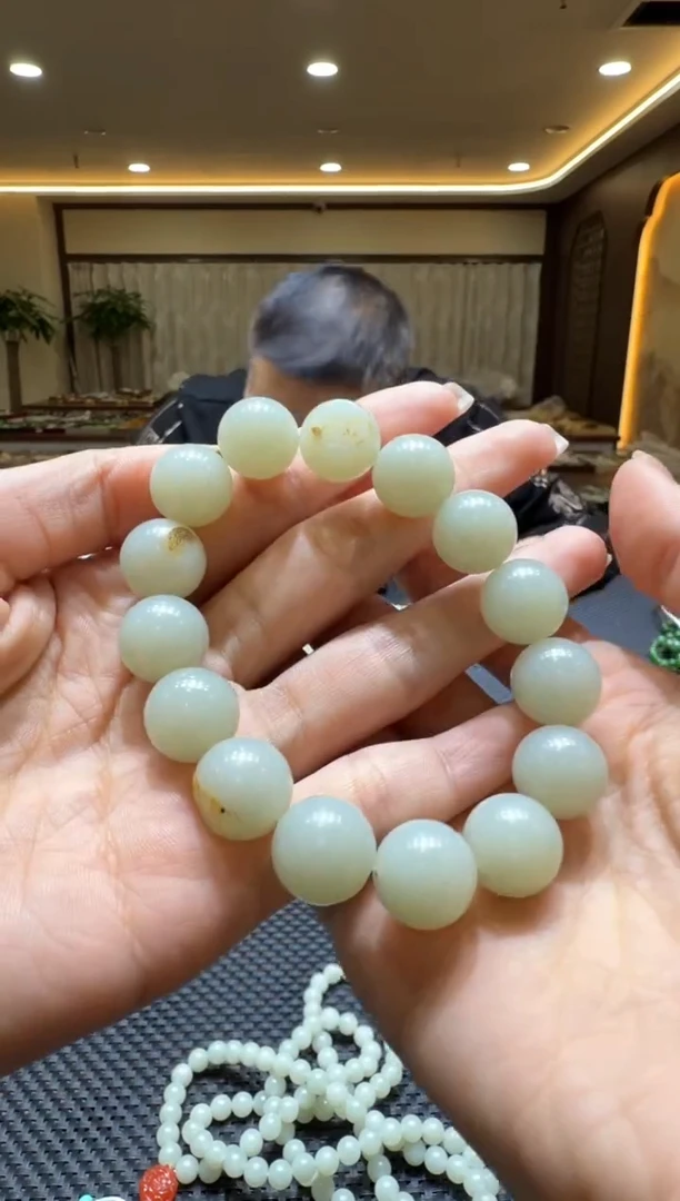颈饰未镶嵌和田玉手串14mm