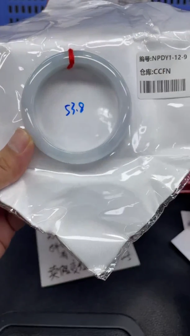 翡翠手镯未镶嵌翡翠手镯