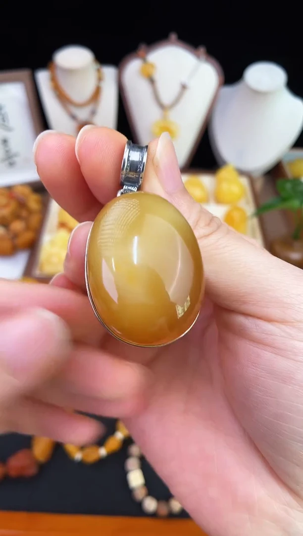 琥珀未镶嵌珠宝奇石?****麦柒月