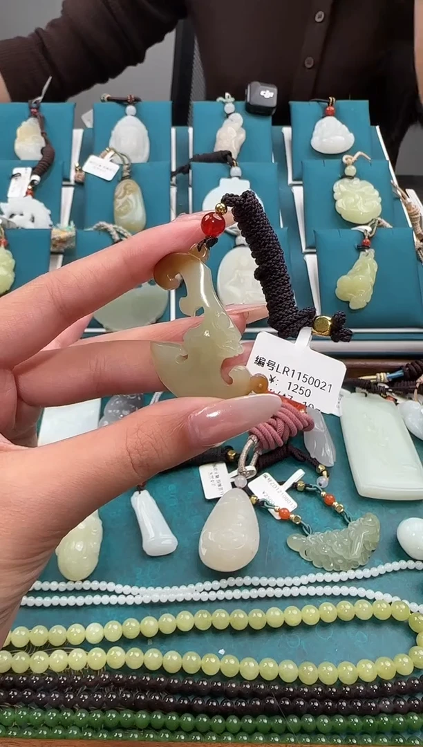 颈饰未镶嵌和田玉LR