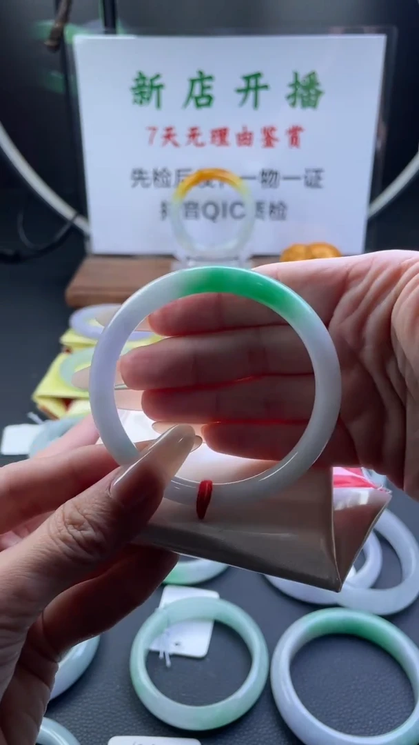 手镯其**妹闪购为准，一物一证