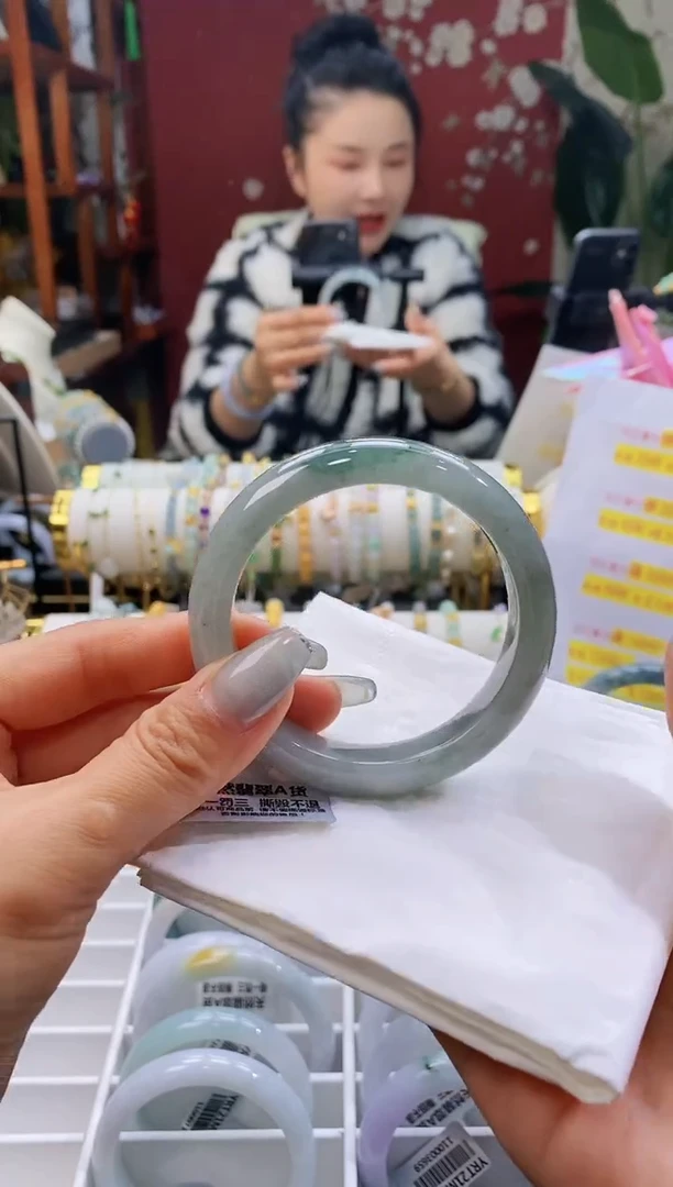 【闪购商品】翡翠手镯未镶嵌49显白55-56/12.1*8.3