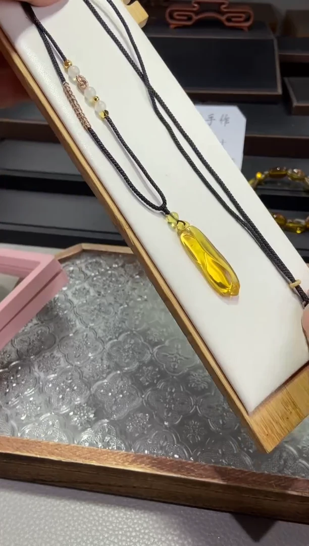 琥珀颈饰未镶嵌天空蓝玉兰花吊坠