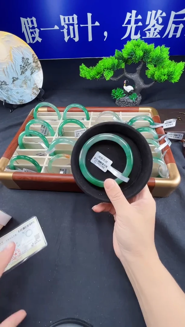 未镶嵌手镯石英质玉（非洲翠）圈口63