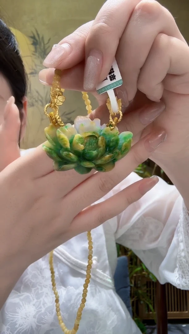 翡翠未镶嵌颈饰吊坠