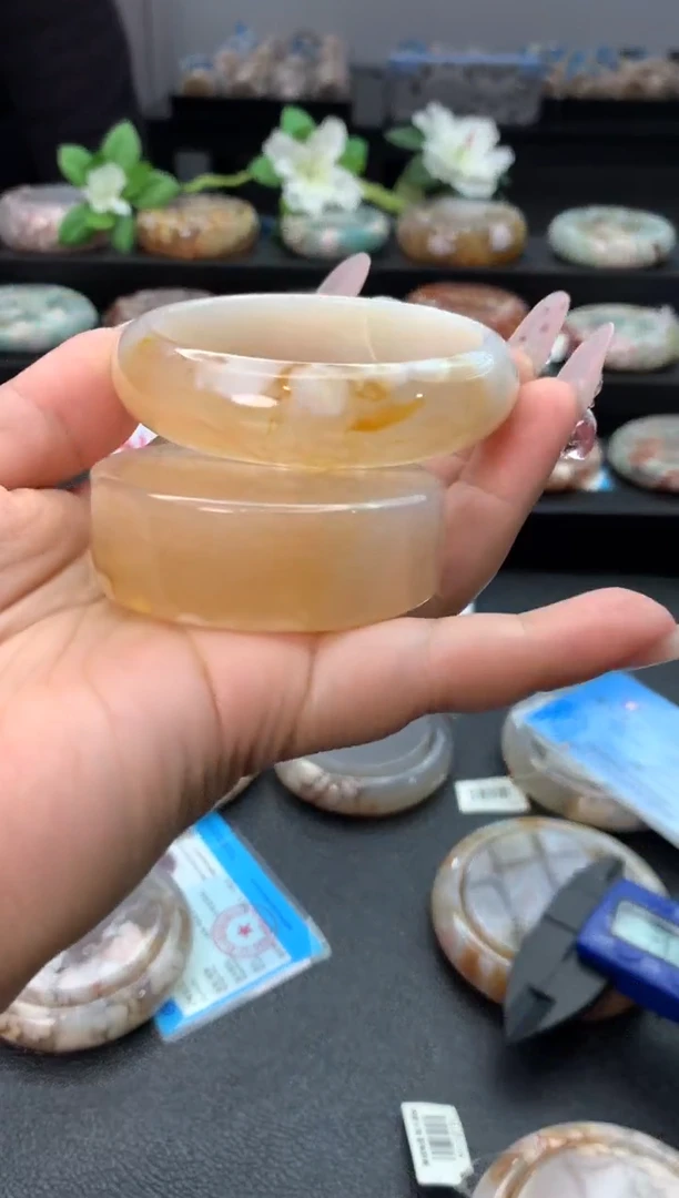 未镶嵌手镯石英质玉（54-55圈口）赠送镯心 无证书