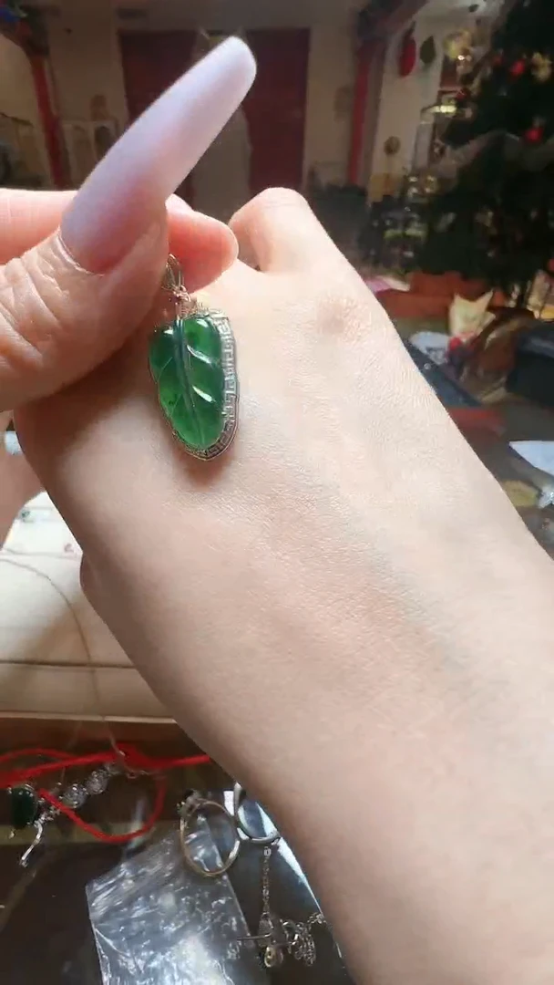 【闪购商品】翡翠吊坠(不含链)未镶嵌翡翠