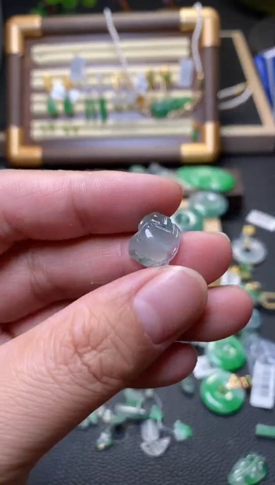 翡翠未镶嵌颈饰翡翠净货31626