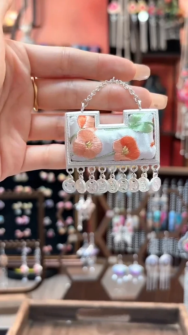 织绣云织谣民族风精美饰品 245