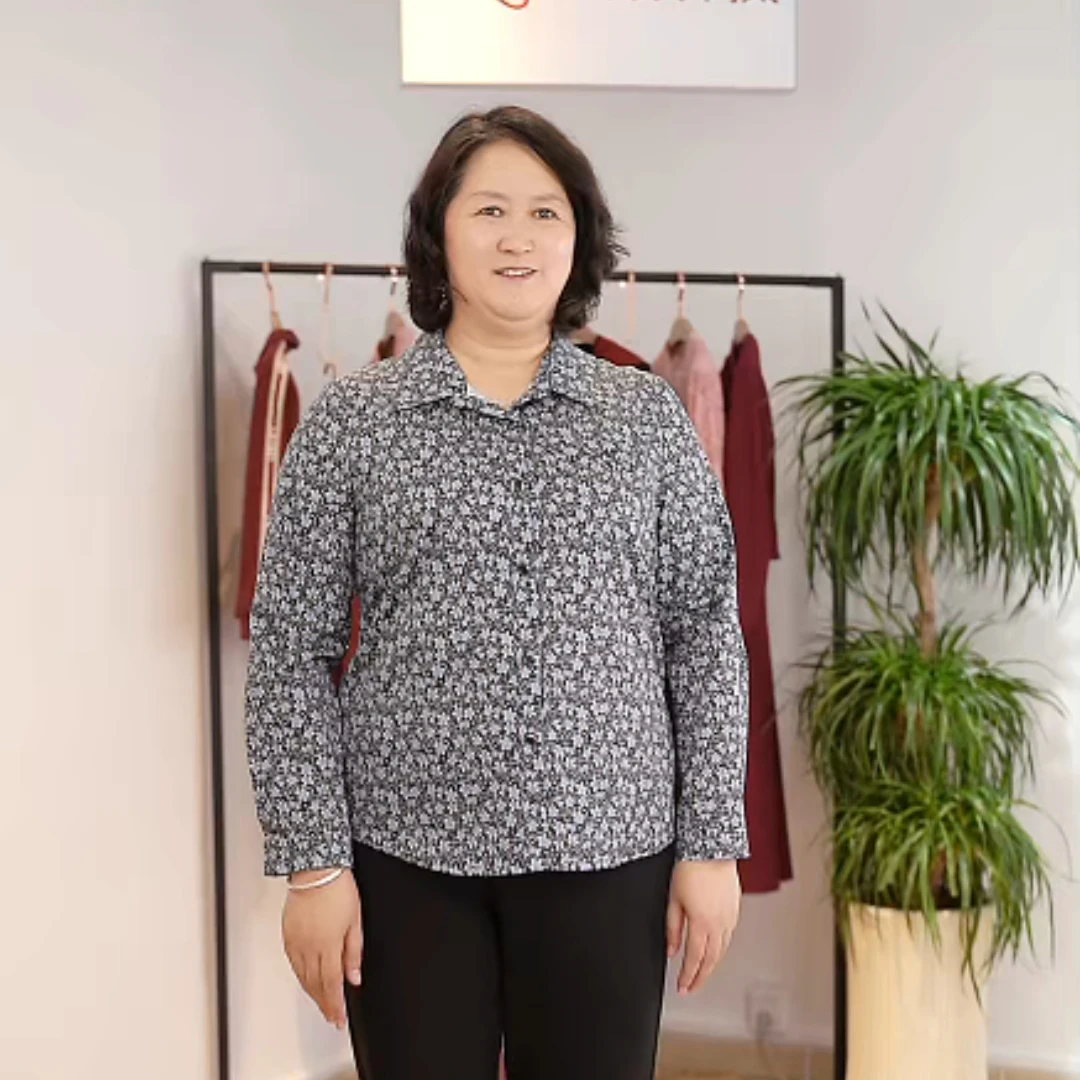秋冬宽松型加绒中老年女装常规厚款衬衫口袋保暖女款