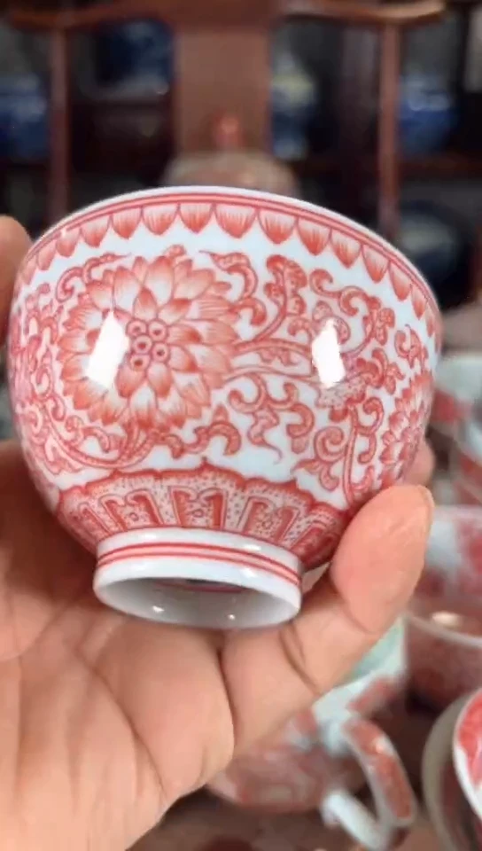 柴窑釉里红缠枝莲杯杯