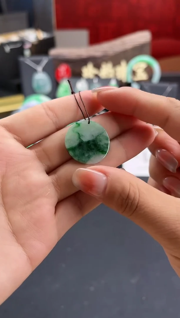 翡翠未镶嵌颈饰吊坠