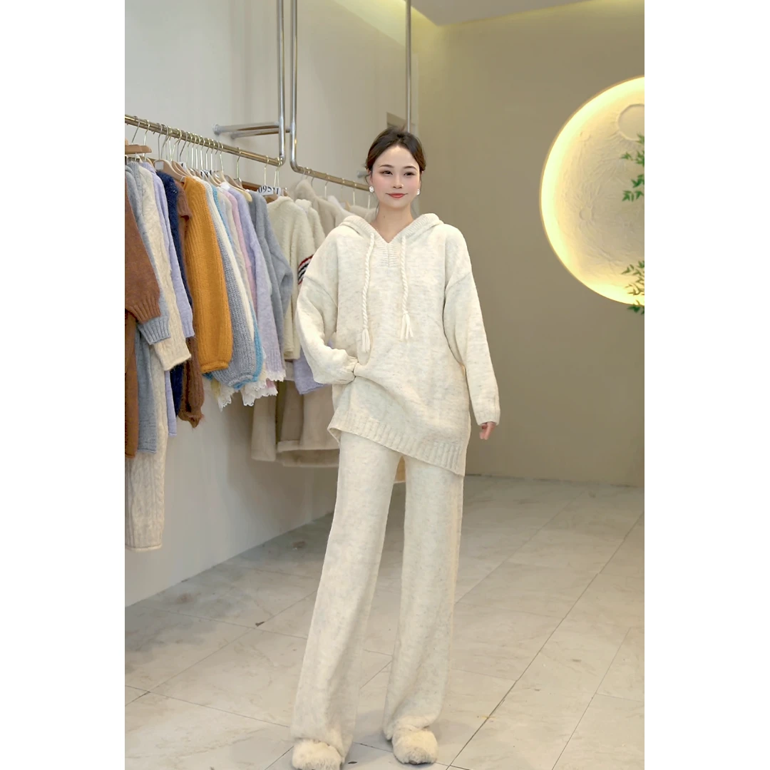 桔子甜了2024秋冬百搭时尚抽绳连帽显瘦气质重工针织两件套套装女
